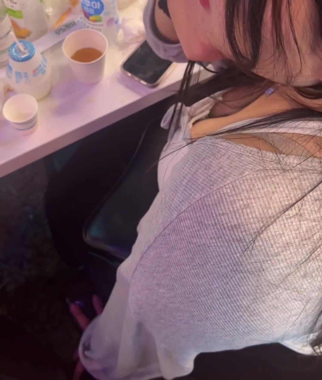 모임에서 만난 04년생 개씹폭유녀 꽐라만들어서 korean porn  (2)