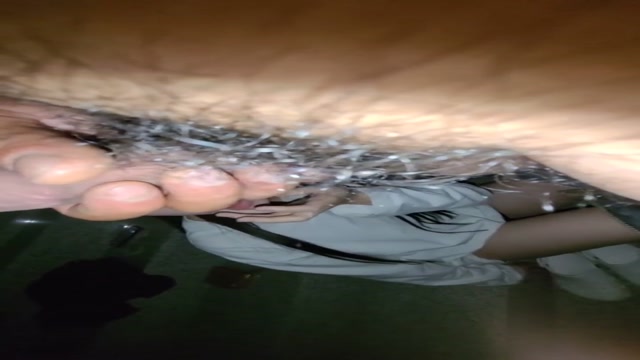 오늘 발렌타인 서프라이즈 있다고 해서... 계단에서 남친이랑 몰래 만나기로 했어    (1)