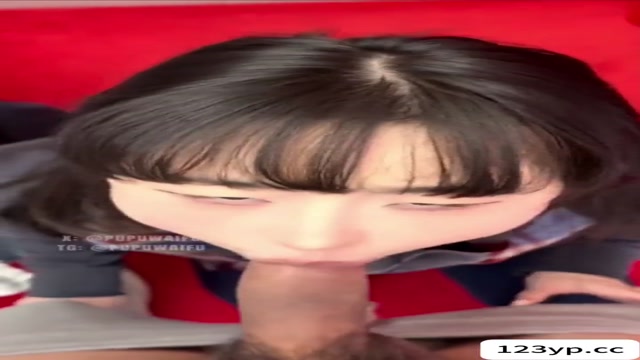 우리 아무도 없는 탈의실 골랐어