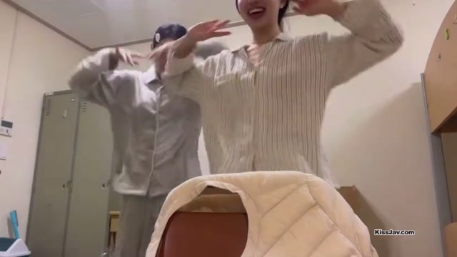 항공과년 노브라 은꼴