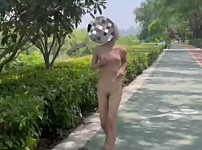 한국야동-누드로 마스크만 쓰고 산책 길을 뛰는 여자