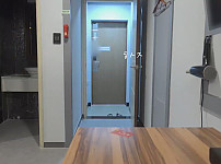 한국야동,일반-누드로 배달원 마중 나가는 년