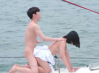 배위에서 즐기는   