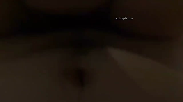 【オリジナル】純白のソックスを履いた美女が髪を引っ張られオーラルセックスを強要され、屈み込んで柔らかいオマンコを容赦なく…