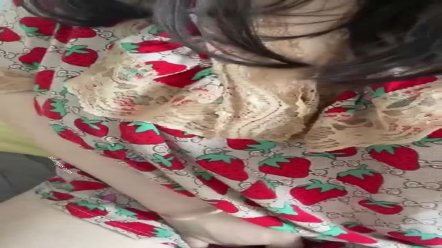 原作者[hhhqzp]がおまけでプレゼントするのは、Eカップの巨乳娘で、顔も一部だけ出ています china (16)