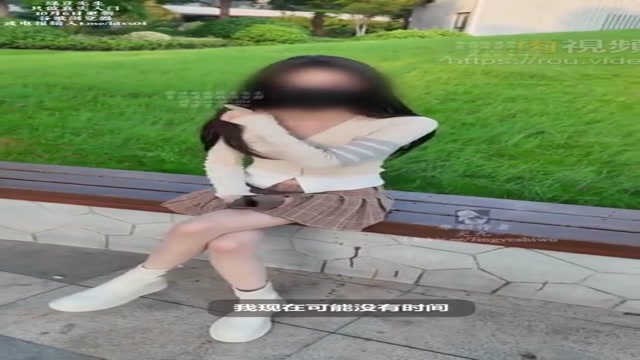 偶遇白晢漂亮學妹跟蹤偷拍搭訕 掀開內褲大街上露出 犬九 - china