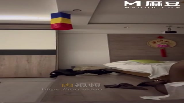 黑絲騷狗一副可憐的樣子 深喉猛操被調教得貼貼服服 - china