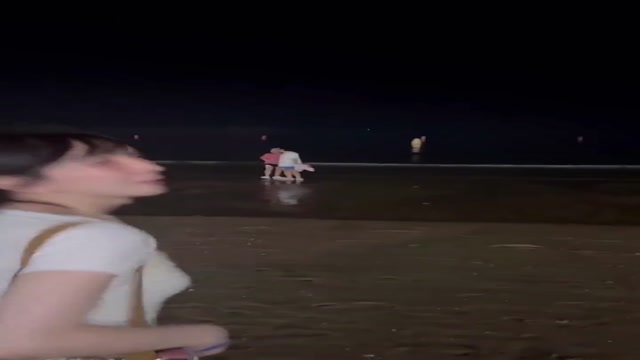 달밤 해변에서 노출때리는 변종