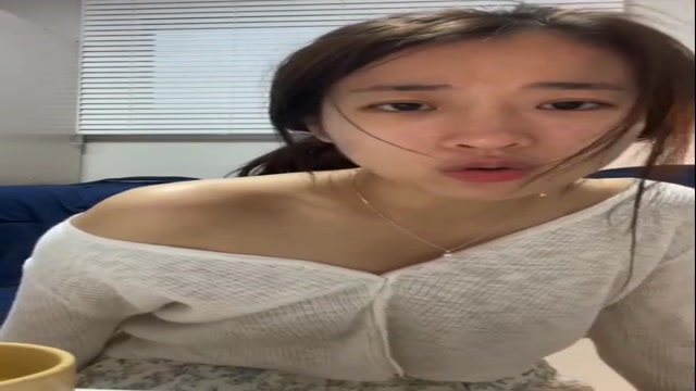 라방녀 실수로 꼭지노출    (2)