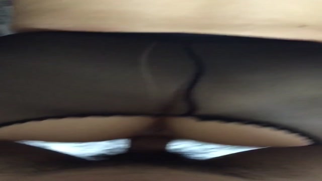 아무데서나 싸지르고 다니는 커플