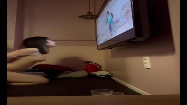 룸카페에서 뽕을 뽑는 커플