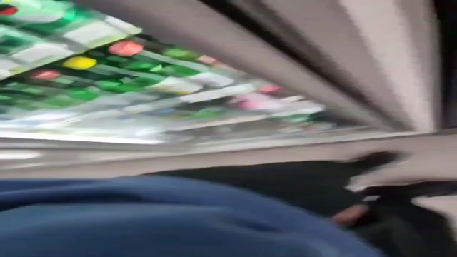 편의점 알바에게 용돈 쥐어주고