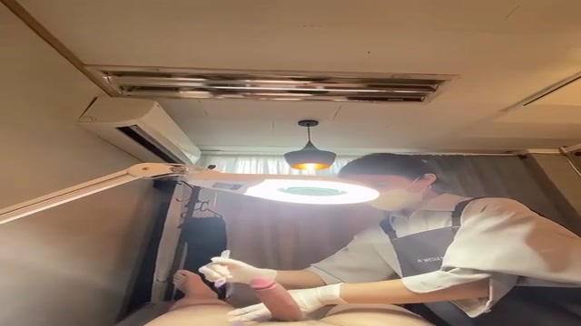 [왁싱샾] 쿠퍼액 질질싸며 여자 왁서와 대화    (11)